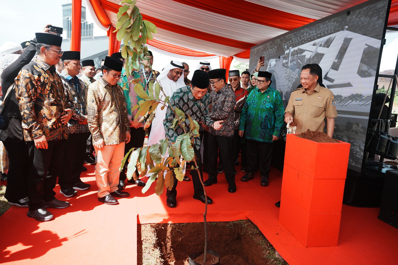 Menag Pimpin Gerakan Sejuta Pohon: Teladan Tokoh Agama dalam Pelestarian Lingkungan di Hari Bumi